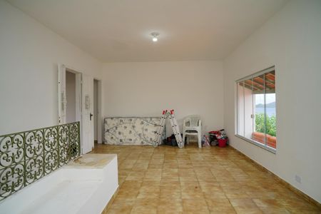 Casa para alugar com 240m², 4 quartos e 4 vagas Casa para alugar com 240m², 4 quartos e 4 vagasSala