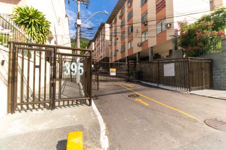 Apartamento à venda com 60m², 2 quartos e 1 vaga Apartamento à venda com 60m², 2 quartos e 1 vagaFachada
