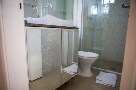 Apartamento à venda com 67m², 3 quartos e 1 vaga Apartamento à venda com 67m², 3 quartos e 1 vagaBanheiro Social