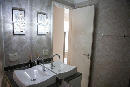 Apartamento à venda com 67m², 3 quartos e 1 vaga Apartamento à venda com 67m², 3 quartos e 1 vagaBanheiro Social