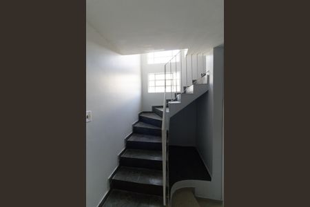 Casa para alugar com 120m², 3 quartos e 2 vagas Casa para alugar com 120m², 3 quartos e 2 vagasEscada