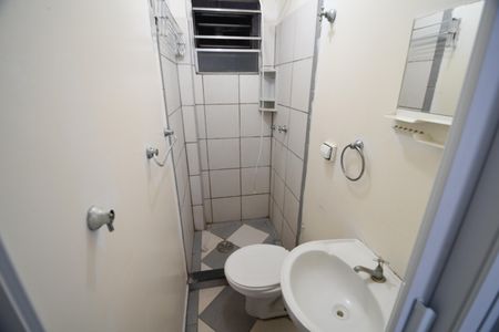 Banheiro de kitnet/studio para alugar com 1 quarto, 25m² em Cidade Universitária, Campinas