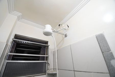 Banheiro de kitnet/studio para alugar com 1 quarto, 25m² em Cidade Universitária, Campinas