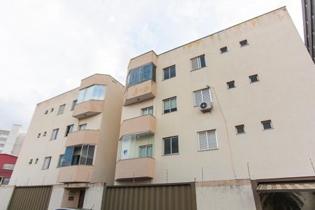 Apartamento para alugar com 70m², 2 quartos e 2 vagasFachada