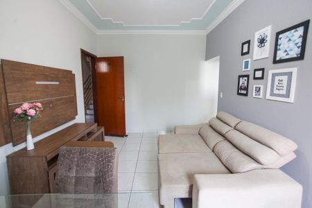 Sala de apartamento para alugar com 2 quartos, 70m² em Santa Mônica, Uberlândia