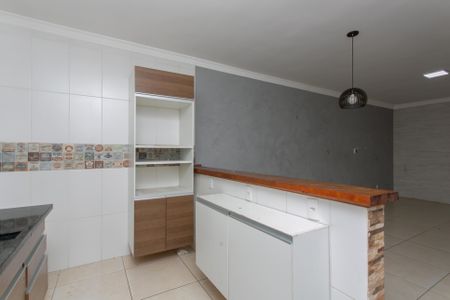Casa para alugar com 65m², 2 quartos e 2 vagasCozinha 