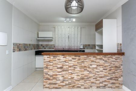 Casa para alugar com 65m², 2 quartos e 2 vagasCozinha 