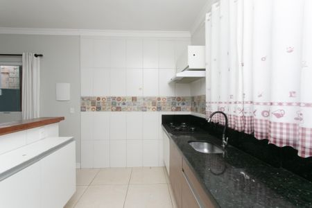 Casa para alugar com 65m², 2 quartos e 2 vagasCozinha 