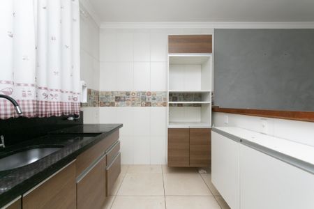 Casa para alugar com 65m², 2 quartos e 2 vagasCozinha 