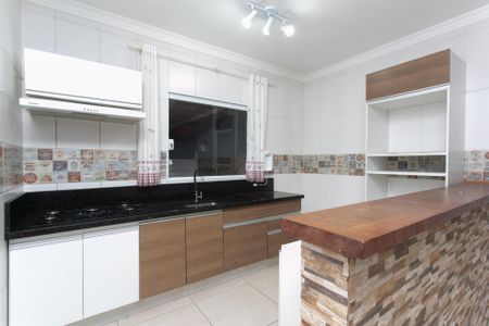 Casa para alugar com 65m², 2 quartos e 2 vagasCozinha 