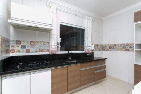 Casa para alugar com 65m², 2 quartos e 2 vagasCozinha 