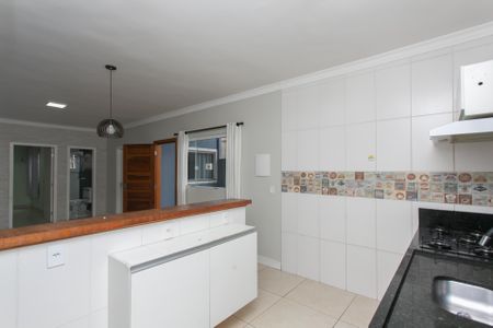 Casa para alugar com 65m², 2 quartos e 2 vagasCozinha 