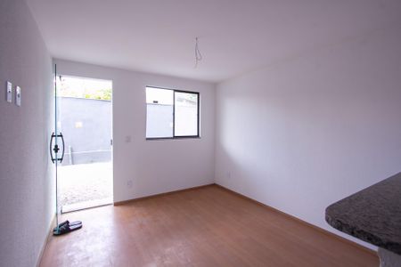 Sala de apartamento para alugar com 1 quarto, 35m² em Laranjal, São Gonçalo