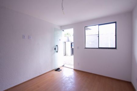 Sala de apartamento para alugar com 1 quarto, 35m² em Laranjal, São Gonçalo