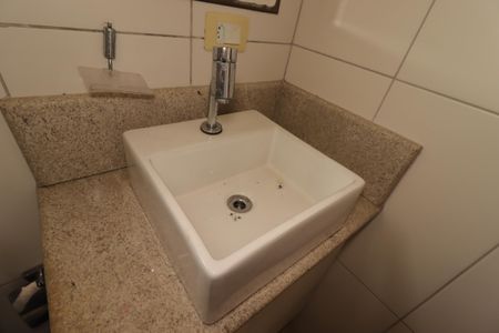 Apartamento para alugar com 80m², 2 quartos e 1 vagaBanheiro - Pia