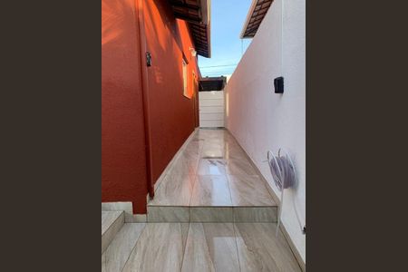 Casa de condomínio à venda com 180m², 3 quartos e 4 vagasÁrea externa