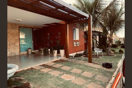 Casa de condomínio à venda com 180m², 3 quartos e 4 vagasÁrea externa