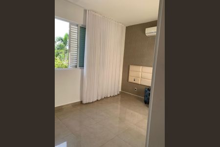 Casa de condomínio à venda com 180m², 3 quartos e 4 vagasQuarto