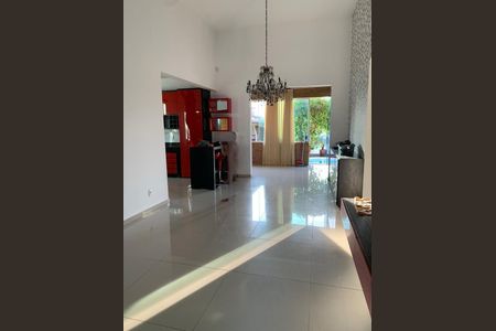 Casa de condomínio à venda com 180m², 3 quartos e 4 vagasSala