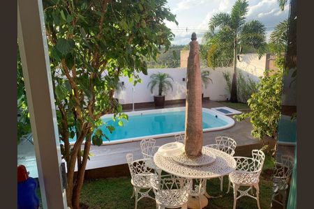 Casa de condomínio à venda com 180m², 3 quartos e 4 vagasÁrea externa