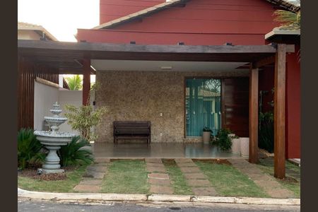 Casa de condomínio à venda com 180m², 3 quartos e 4 vagasÁrea externa