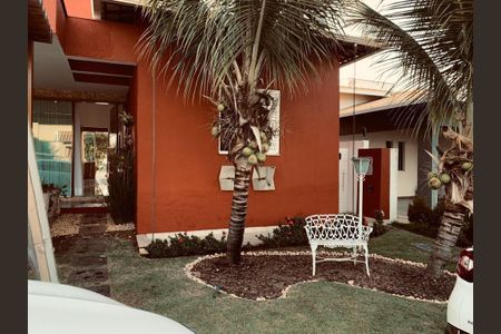 Casa de condomínio à venda com 180m², 3 quartos e 4 vagasÁrea externa