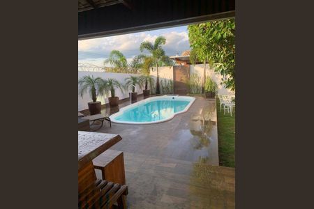 Casa de condomínio à venda com 180m², 3 quartos e 4 vagasÁrea externa