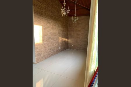 Casa de condomínio à venda com 180m², 3 quartos e 4 vagasÁrea externa