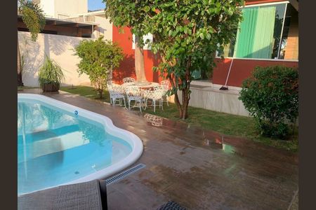 Casa de condomínio à venda com 180m², 3 quartos e 4 vagasÁrea externa