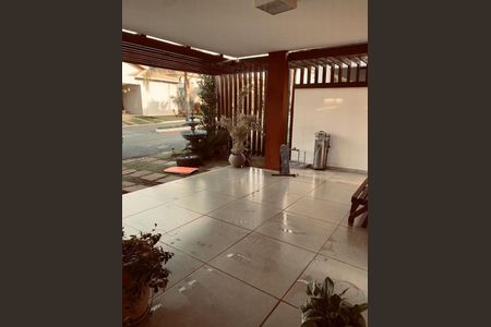 Casa de condomínio à venda com 180m², 3 quartos e 4 vagasÁrea externa