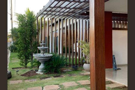 Casa de condomínio à venda com 180m², 3 quartos e 4 vagasÁrea externa