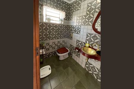 Casa à venda com 219m², 5 quartos e 4 vagasBanheiro