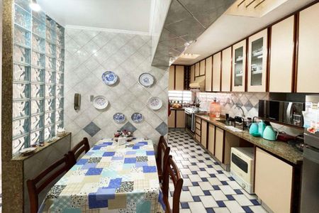 Casa à venda com 219m², 5 quartos e 4 vagasCozinha