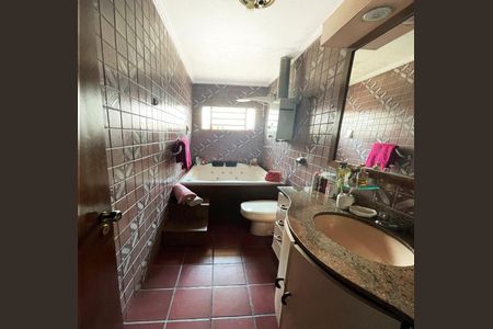 Banheiro de casa à venda com 5 quartos, 219m² em Vila Homero Thon, Santo André
