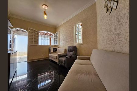 Sala de casa à venda com 3 quartos, 140m² em Santa Branca, Belo Horizonte