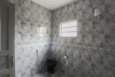 Casa para alugar com 130m², 3 quartos e 2 vagasBanheiro Social