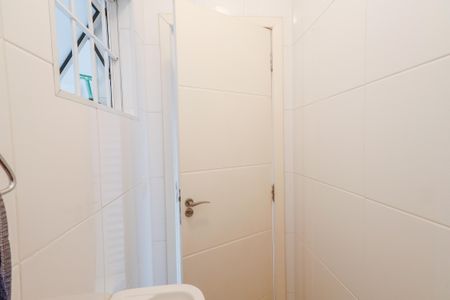 Casa à venda com 280m², 4 quartos e 3 vagas Casa à venda com 280m², 4 quartos e 3 vagasLavabo 2