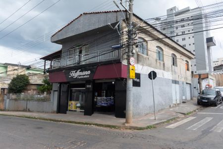Casa à venda com 458m², 6 quartos e 1 vagaFachada