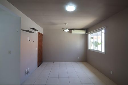 Casa de condomínio para alugar com 55m², 2 quartos e 2 vagasSala