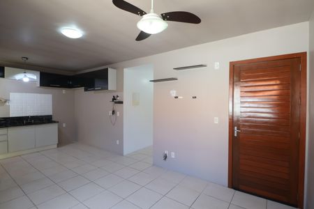 Sala de casa de condomínio à venda com 2 quartos, 55m² em Olaria, Canoas
