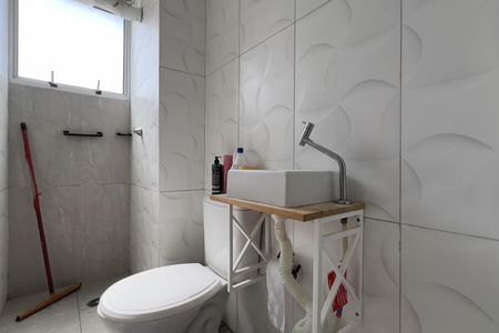 Banheiro de apartamento para alugar com 2 quartos, 44m² em Vila Nova Bonsucesso, Guarulhos