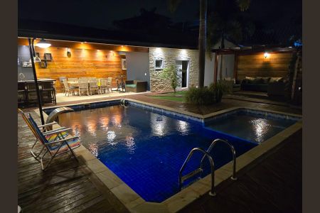Casa para alugar com 300m², 2 quartos e 3 vagas Casa para alugar com 300m², 2 quartos e 3 vagasPiscina