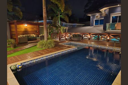 Casa para alugar com 300m², 2 quartos e 3 vagas Casa para alugar com 300m², 2 quartos e 3 vagasPiscina