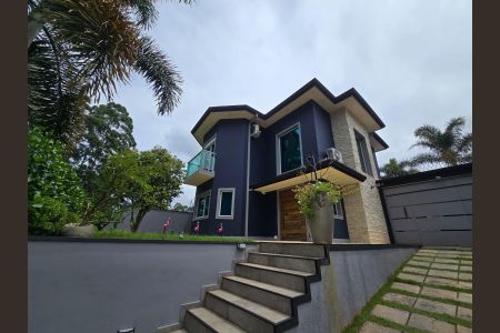Casa para alugar com 300m², 2 quartos e 3 vagas Casa para alugar com 300m², 2 quartos e 3 vagasFachada