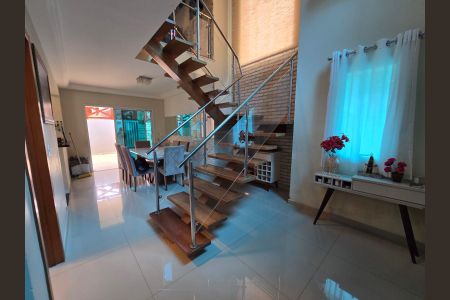 Casa para alugar com 300m², 2 quartos e 3 vagas Casa para alugar com 300m², 2 quartos e 3 vagasSala