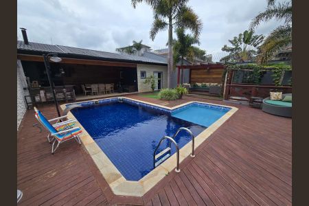 Casa para alugar com 300m², 2 quartos e 3 vagas Casa para alugar com 300m², 2 quartos e 3 vagasPiscina