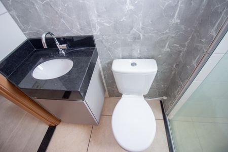 Banheiro Social de apartamento à venda com 2 quartos, 45m² em Chacaras Reunidas Santa Terezinha, Contagem