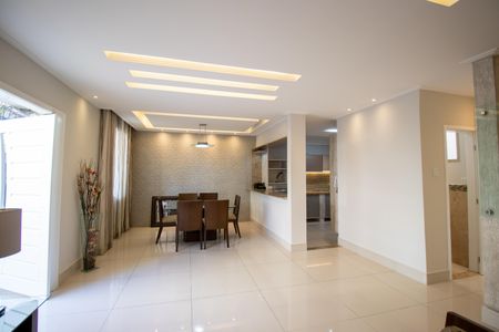 Sala de casa para alugar com 3 quartos, 182m² em Vista Alegre, Rio de Janeiro