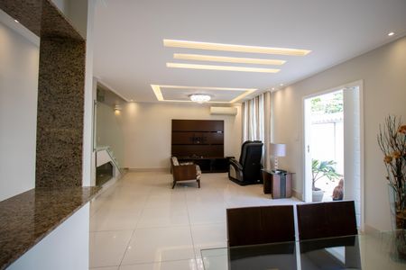 Casa para alugar com 182m², 3 quartos e 2 vagas Casa para alugar com 182m², 3 quartos e 2 vagasSala