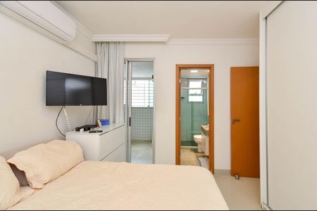 Apartamento à venda com 126m², 3 quartos e 2 vagas Apartamento à venda com 126m², 3 quartos e 2 vagasSuíte